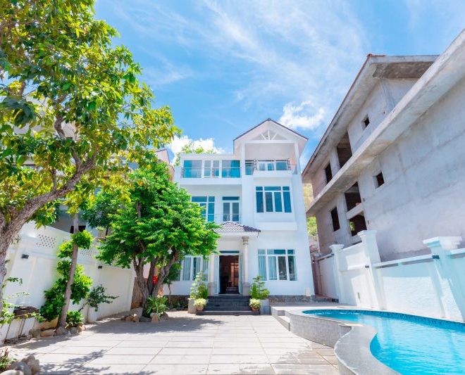 Sun villa 26 Vũng Tàu Trần Phú, mới xây gần biển bãi Dâu (150m), 6 phòng ngủ+ có hồ bơi rộng